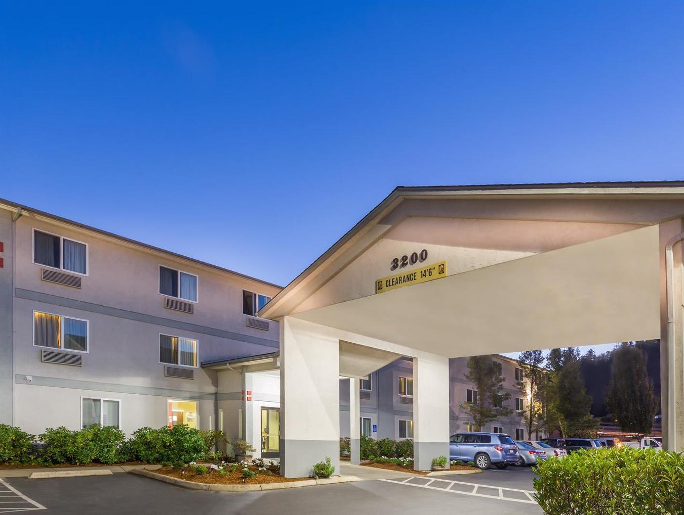 Super 8 By Wyndham Roseburg Hotel Exterior foto