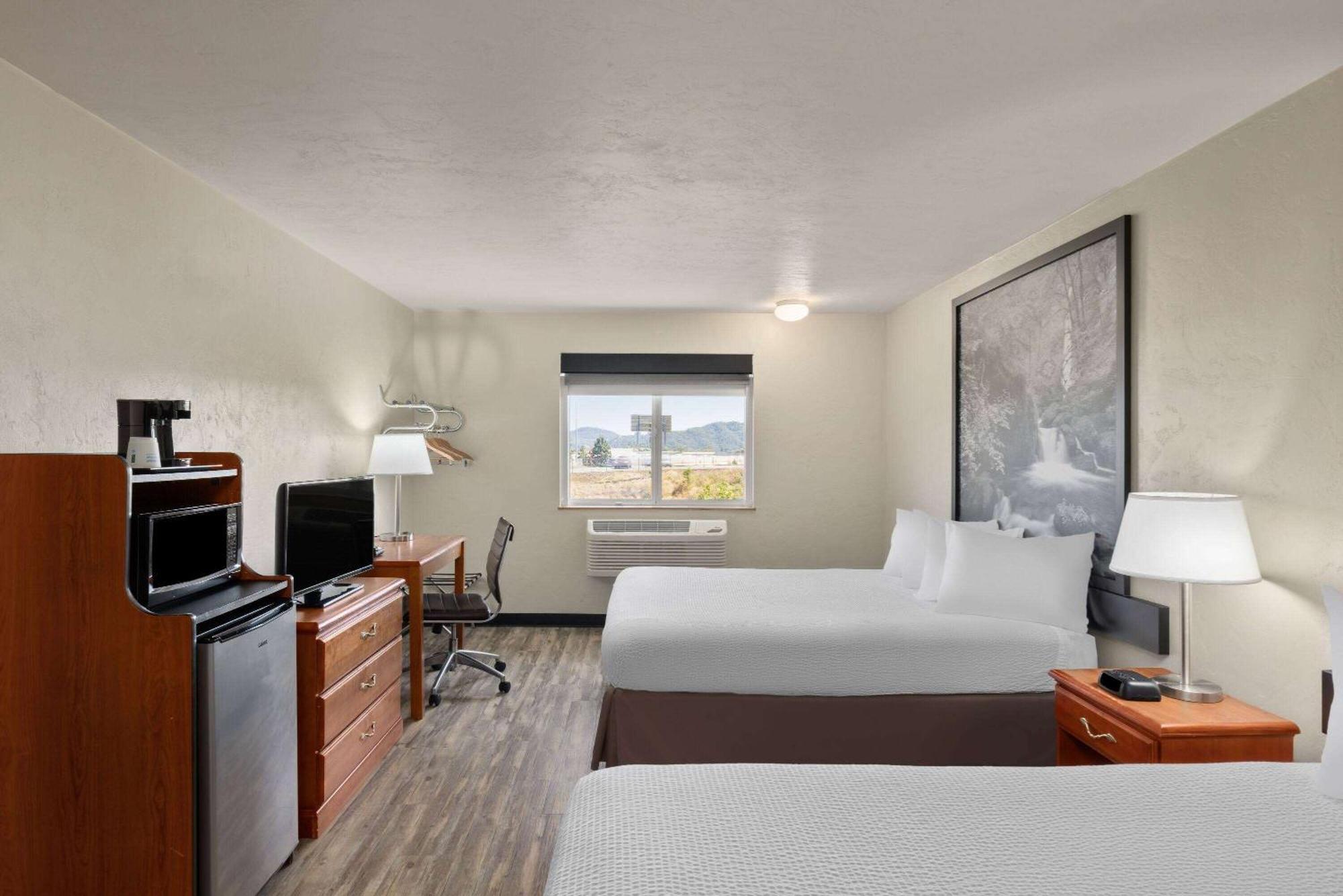 Super 8 By Wyndham Roseburg Hotel Exterior foto